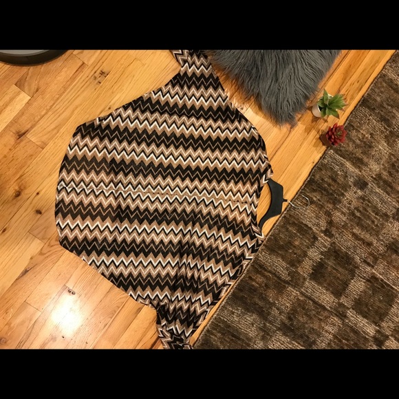 Karina Grimaldi - Famous zigzag chevron pattern. - Picture 2 of 3